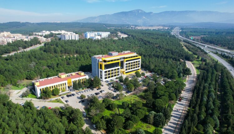 DEÜ’DEN ÖRNEK PROJE: TİRE KIRTEPE İLKOKULU YENİLENİYOR